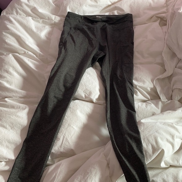 WORKOUT LEGGINGS - Picture 1 of 2